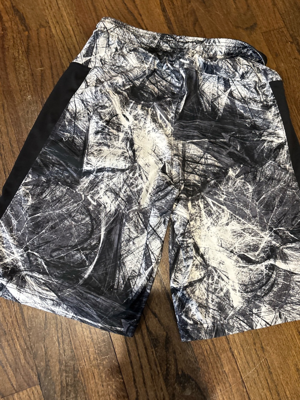 Reebok Black & White Abstract Print Kids Shorts xl 18/20 - Picture 6 of 7